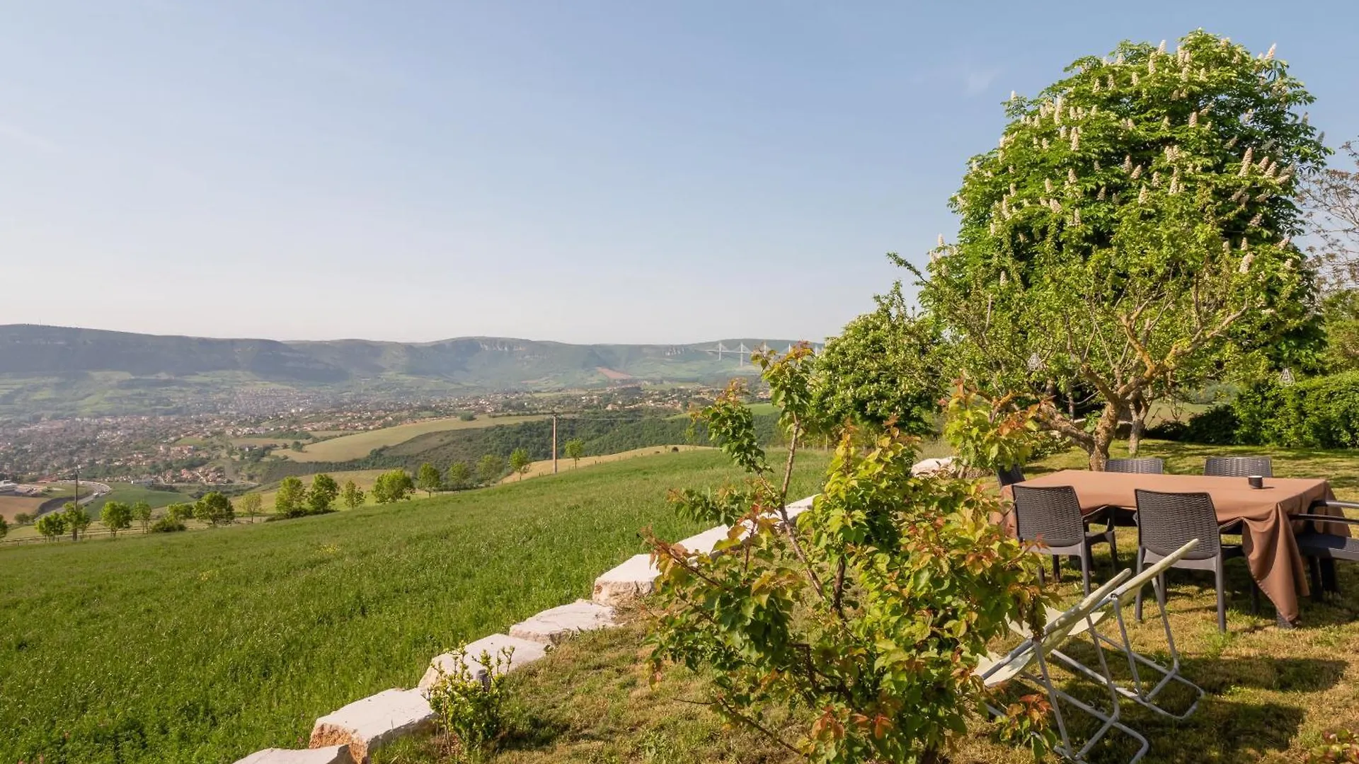 Dom wakacyjny Maison De Vacances Vue Panoramique Le Pailler 4 A 9 Personnes Millau